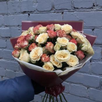 Букет 11 кустовых роз в премиум упаковки